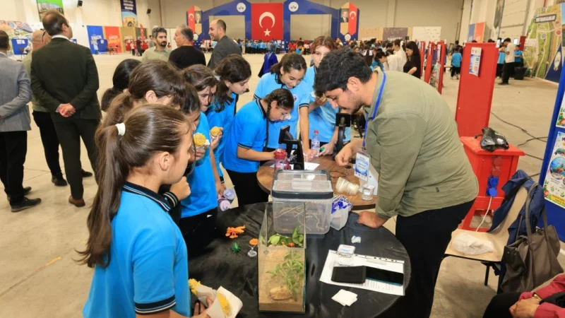 Elazığ'da Bilim Şenliği'ne Yoğun İlgi: 13 Bin Ziyaretçi Ağırlandı