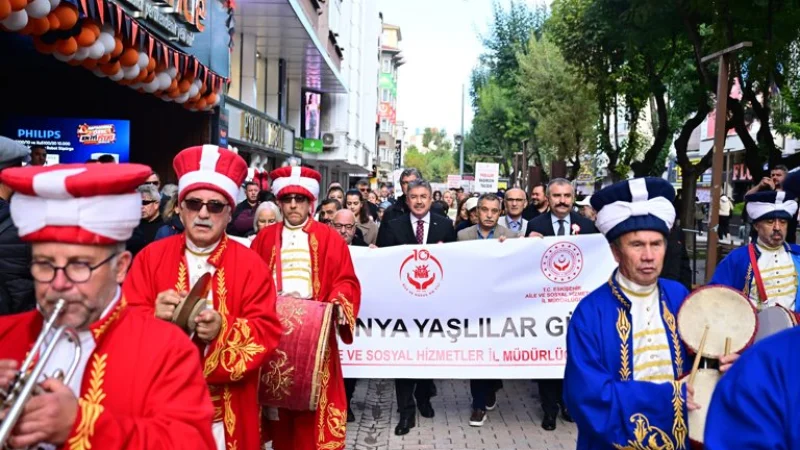 Eskişehir'de 1 Ekim Dünya Yaşlılar Günü'nde Farkındalık Yürüyüşü Düzenlendi