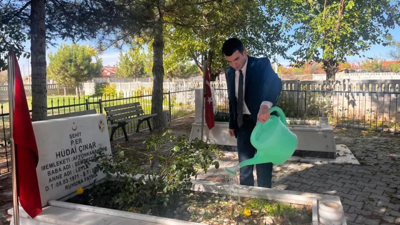 Evciler Kaymakamı Halil İbrahim Okumuş Şehit Kabirlerini Ziyaret Etti