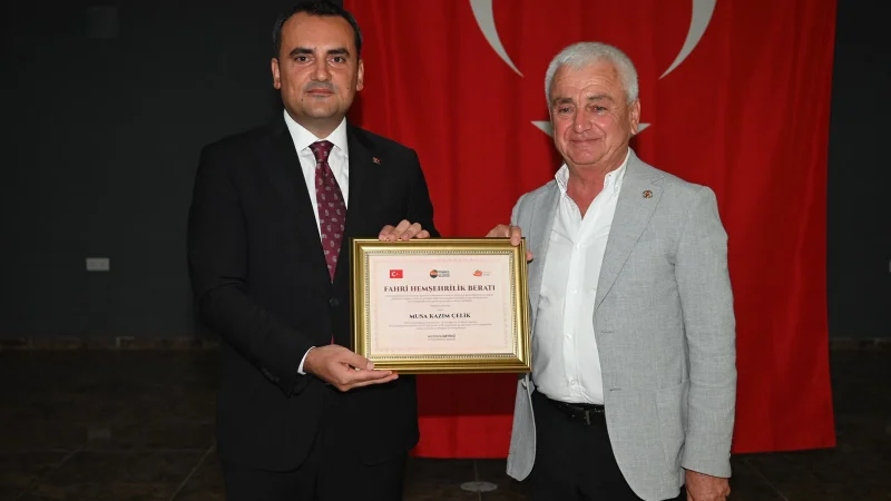 Finike'den Ayrılan Kaymakam Musa Kazım Çelik'e 'Fahri Hemşehrilik Beratı'