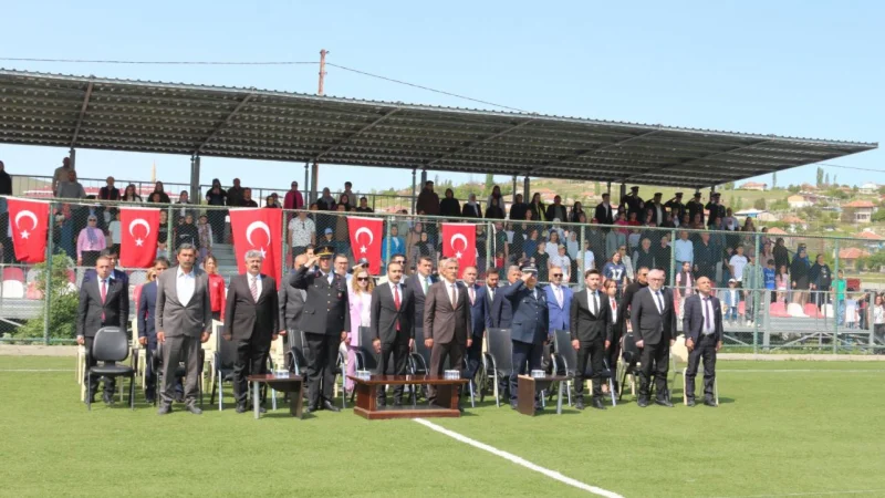 Gemerek'te 19 Mayıs Coşkusu: 106. Yıl Dönümü Stadyumda Kutlandı