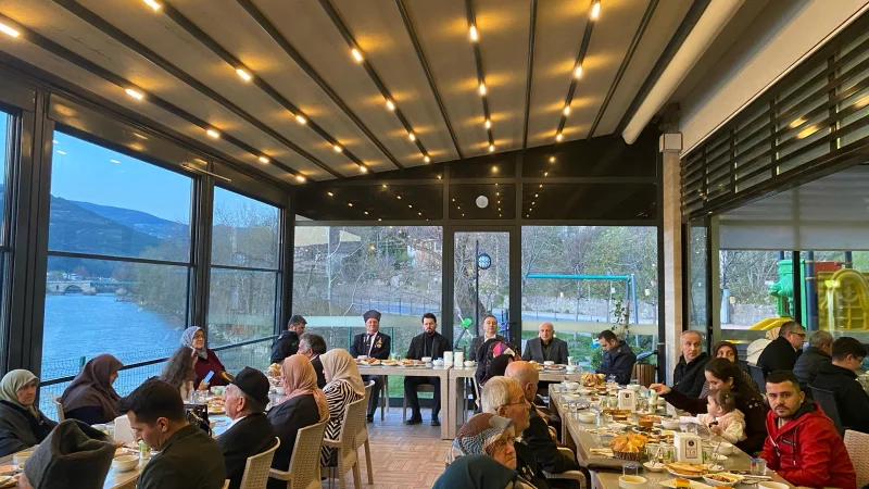 Geyve'de Şehit Aileleri ve Gaziler İftar Programında Bir Araya Geldi