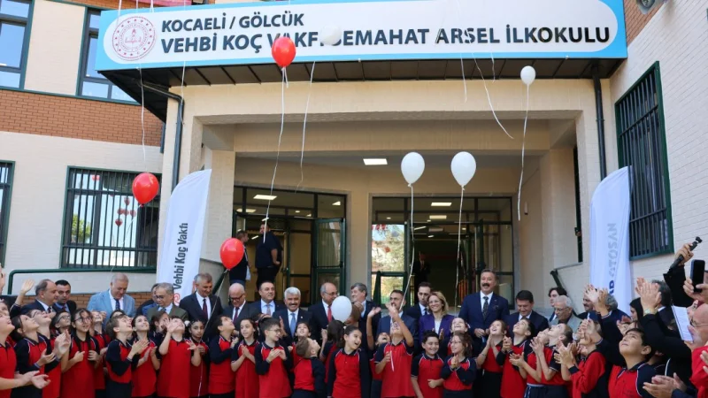 Gölcük'te Vehbi Koç Vakfı Semahat Arsel İlkokulu Törenle Açıldı