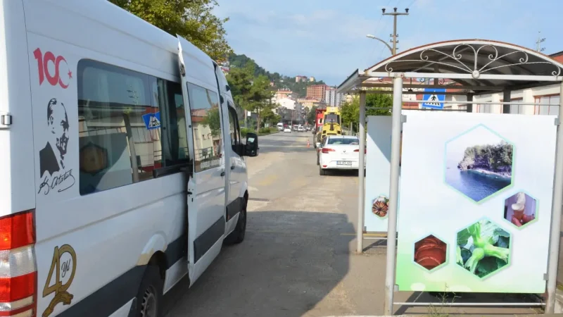 Görele'de Yolcu Bekleme Durakları İlçe Simgeleriyle Yenilendi