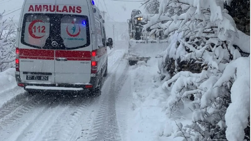 Gündoğmuş'ta Yoğun Kar Yağışı Sebebiyle Kapanan 29 Mahalle Yolu Ulaşıma Açıldı