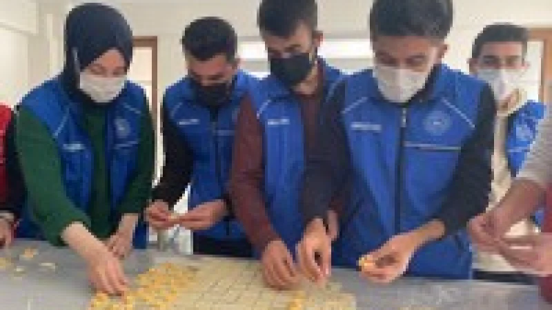 Hafik'te 'Kuşaklar Buluşuyor' Projesiyle Gençler ve Büyükler Bir Araya Geldi