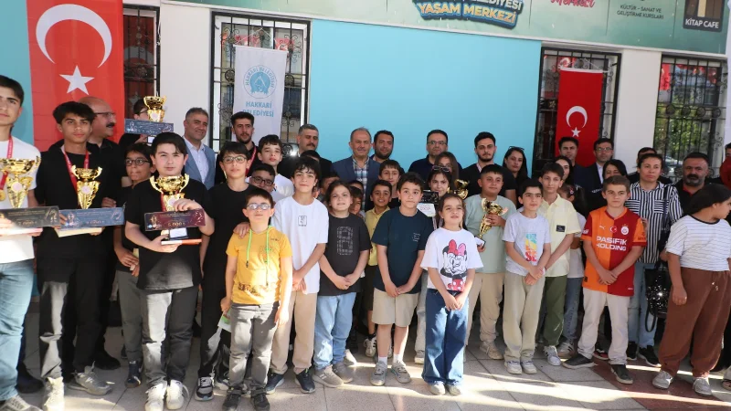 Hakkari Belediyesi'nden Ödüllü Satranç Turnuvası Sona Erdi