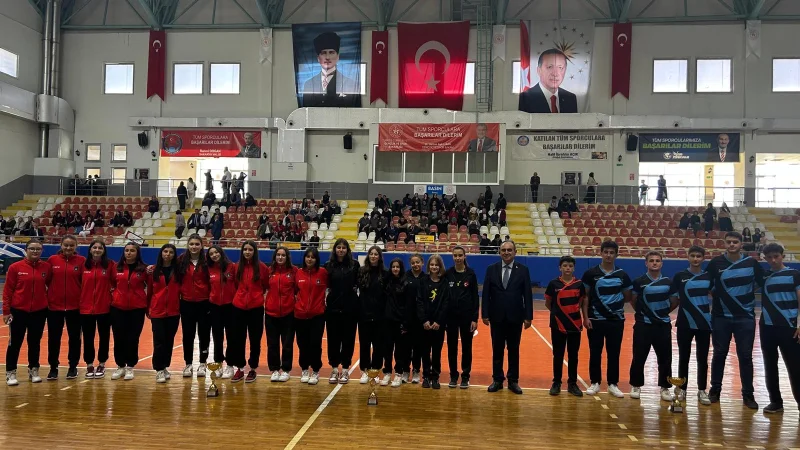 Hendek'te 19 Mayıs Atatürk'ü Anma, Gençlik ve Spor Bayramı Coşkusu