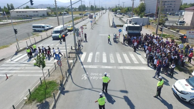 Iğdır'da Öğrencilere Uygulamalı Trafik Güvenliği Eğitimi