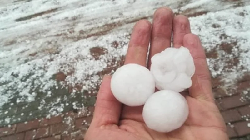 Isparta Aksu'da Dolu Yağışı Tarım Alanlarında Hasara Yol Açtı
