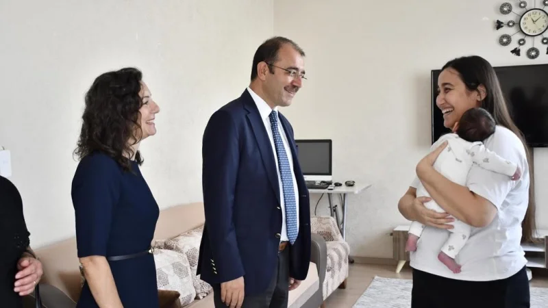 Kadirli'de 'Bilinçli Anne Sağlıklı Gelecek' Projesi ile Ailelere Destek