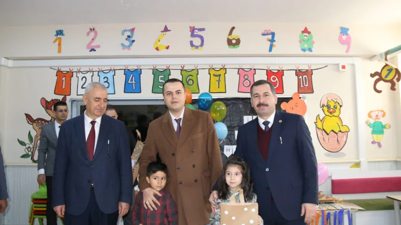 Karaköprü'de Protokolden Okul Ziyareti ve Karne Sevinci