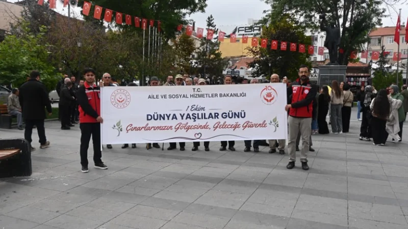 Karaman'da Dünya Yaşlılar Günü'nde Kuşaklararası Dayanışma Yürüyüşü