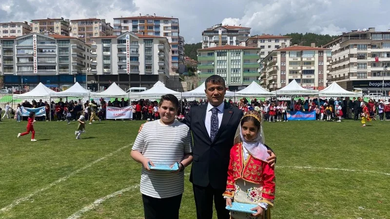 Kızılcahamam'da 23 Nisan Coşkusu: İlçe Stadında Kutlama Töreni Düzenlendi