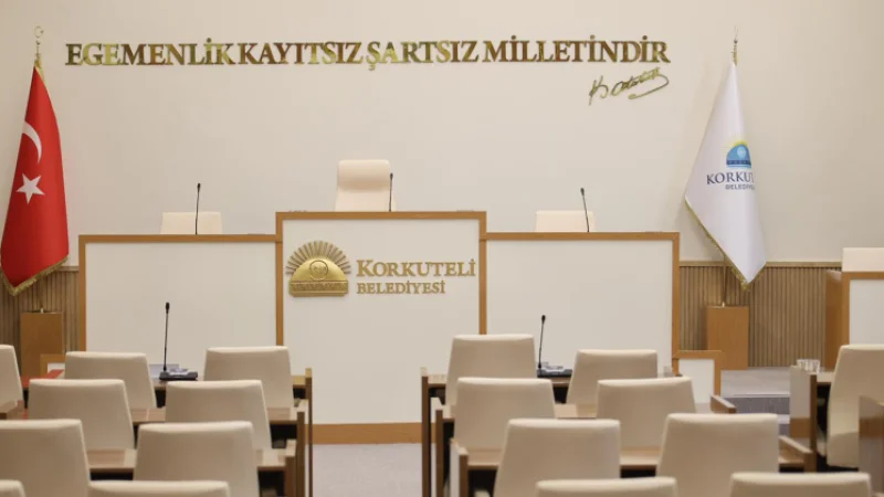 Korkuteli Belediye Meclisi yeni salonunda ilk toplantısını yaptı