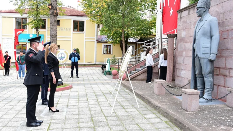 Ladik'te Cumhuriyet'in 102. Yılı Kutlamaları Kapsamında Çelenk Sunma Töreni Düzenlendi