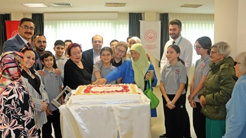 Maltepe'de Dünya Yaşlılar Günü'nde Huzurevi Sakinleri Unutulmadı