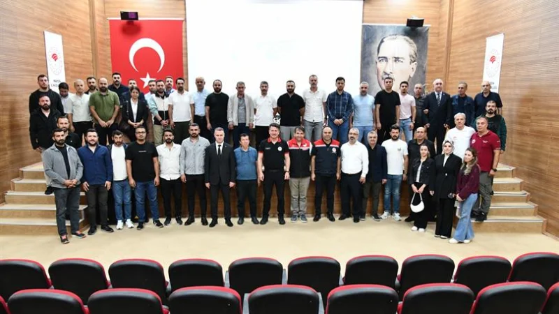 Mardin'de Hasat Kayıplarını Önlemek İçin Biçerdöver Kontrolörleri Eğitildi