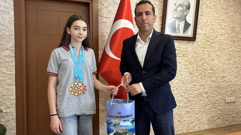 Ortacalı Dünya Şampiyonu Ecrin Elif Kömek, Kaymakam Aktaş'ı Ziyaret Etti