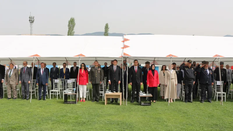 Pamukova'da 23 Nisan Coşkusu: Atatürk Stadı'nda Renkli Kutlamalar
