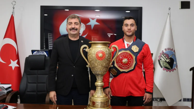 Şampiyon Güreşçi Melih Özdemir Memleketi Kula'da Coşkuyla Karşılandı