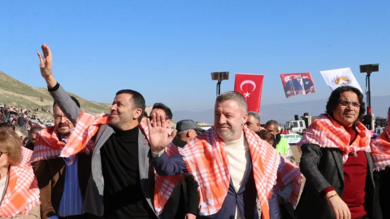 Sarayköy'de Asırlık Gelenek: 39. Geleneksel Deve Güreşleri 29 Mart'ta Başlıyor