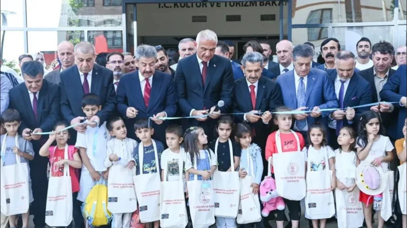 Şırnak İl Halk Kütüphanesi Bakan Ersoy'un Katılımıyla Hizmete Açıldı