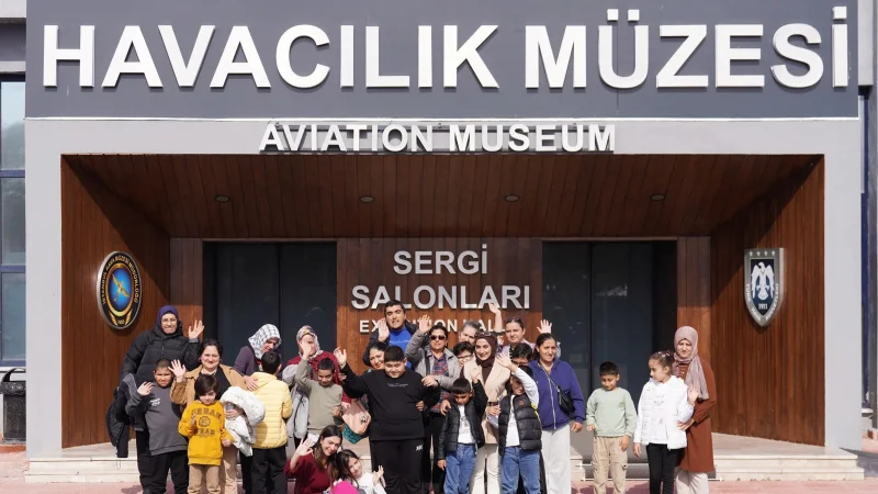 Şişli'de Engelli Çocuklar ve Aileleri Havacılık Müzesi'ni Gezdi
