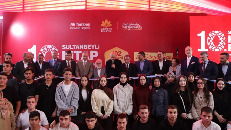 Sultanbeyli'de 10. Kitap Fuarı Kapılarını Okurlara Açtı