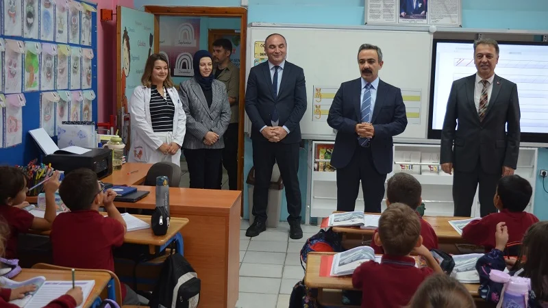 Tekirdağ Saray'da Okul Ziyaretleri: Kaymakam Özsoy Öğrenci ve Öğretmenlerle Buluştu