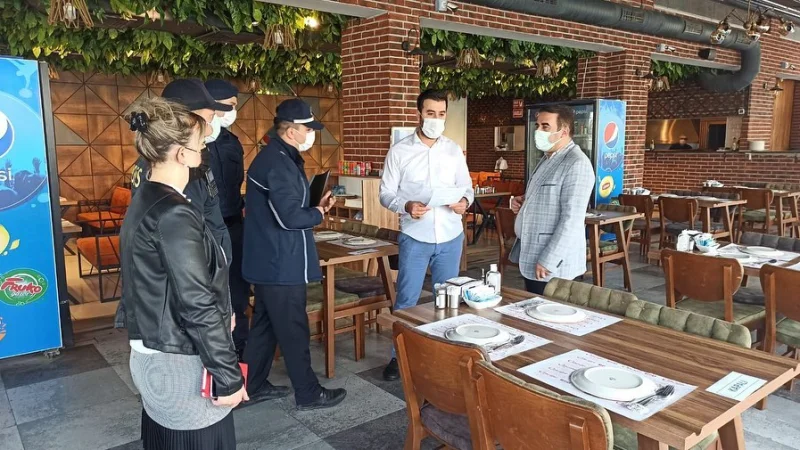 Torbalı Kaymakamı Ercan Öter'den İzmir-Aydın Karayolu'nda Restoran Denetimi