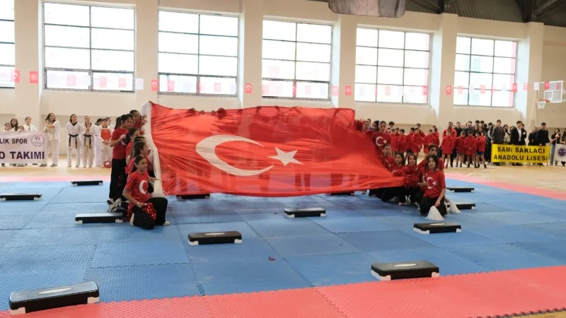 Turhal'da 19 Mayıs Atatürk'ü Anma, Gençlik ve Spor Bayramı Coşkuyla Kutlandı