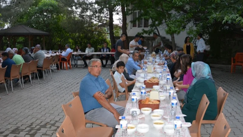 Tut Kaymakamlığı Şehit ve Gazi Aileleri İçin İftar Programı Düzenledi