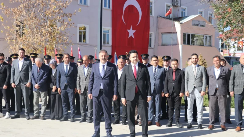Tutak'ta 29 Ekim Cumhuriyet Bayramı Çelenk Sunma Töreni Düzenlendi