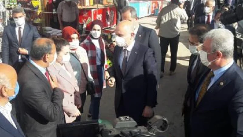Ulaştırma ve Altyapı Bakanı Karaismailoğlu Atkaracalar'da İncelemelerde Bulundu