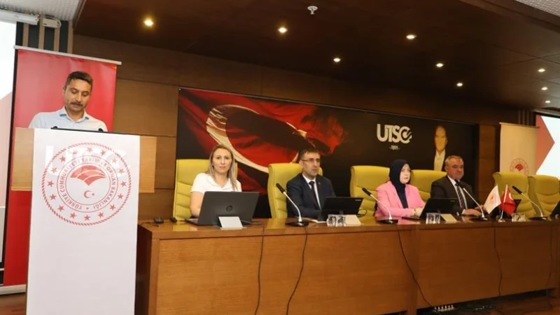 Uşak'ta B-REÇETE Sistemi İçin Kritik Bilgilendirme Toplantısı