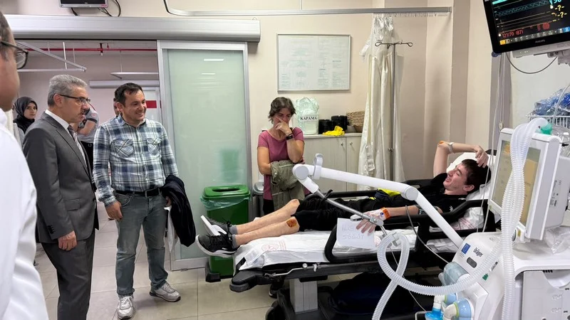 Üsküdar'da Trafik Kazası: Yaralanan Öğrencilere Kaymakamlık Ziyareti