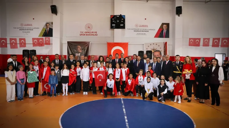 Van Muradiye'de Cumhuriyet'in 102. Yılı Büyük Coşkuyla Kutlandı