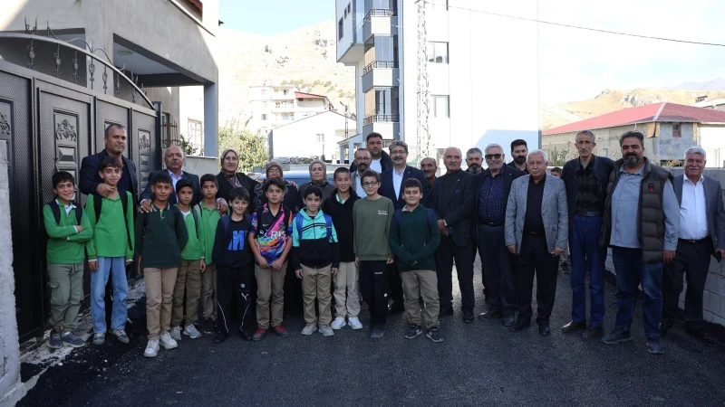 Van Tuşba'da Akköprü Mahallesi'nin Okul Yolu Asfaltlandı