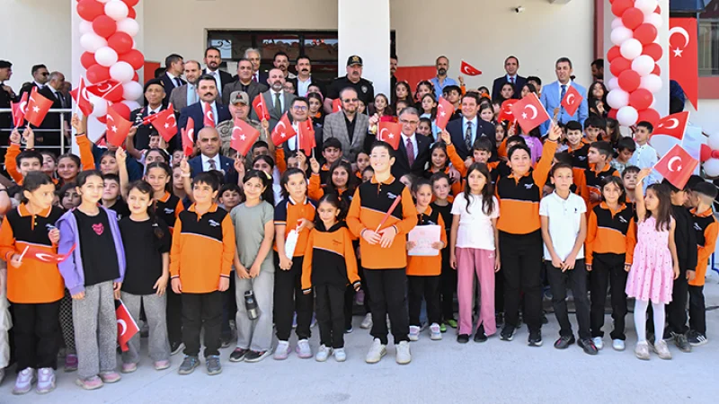Van'da 2026-2027 Eğitim-Öğretim Yılı Törenle Başladı