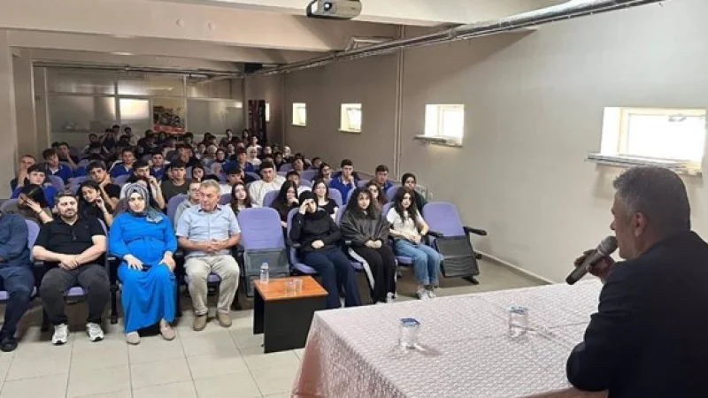 Yağlıdere Belediye Başkanı Yaşar İbaş Kariyer Günü Etkinliğinde Öğrencilerle Buluştu