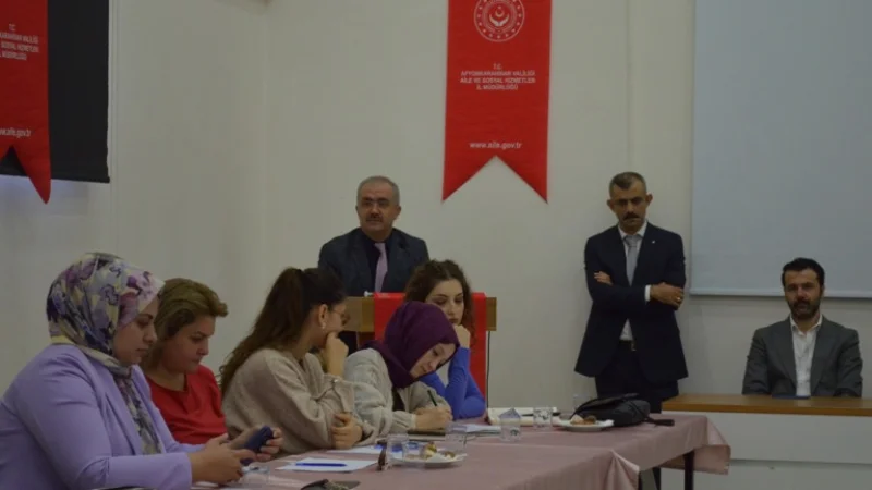 Afyonkarahisar'da Sosyal Hizmet Uzmanlarına 'Danışmanlık Tedbiri' Eğitimi
