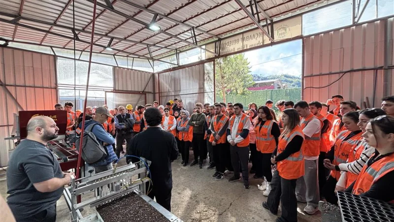 Akçaabat Belediyesi, Tarımsal Üretim Tecrübesini Üniversite Öğrencileriyle Paylaştı
