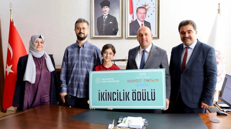 Akhisarlı Öğrenciden Türkiye İkinciliği: 'Engelsiz Sınırlar' Projesi Ödüllendirildi