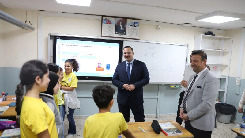 Altınözü Kaymakamı Efecan Şahin'den Akşemsettin İmam Hatip Ortaokulu'na Ziyaret