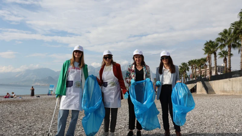 Antalya'da Konyaaltı Sahilleri İçin Plastik Atık Projesi Başlatıldı