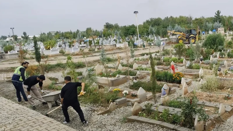 Batman'da Asri Mezarlık'ta Kapsamlı Bakım ve Düzenleme Çalışması
