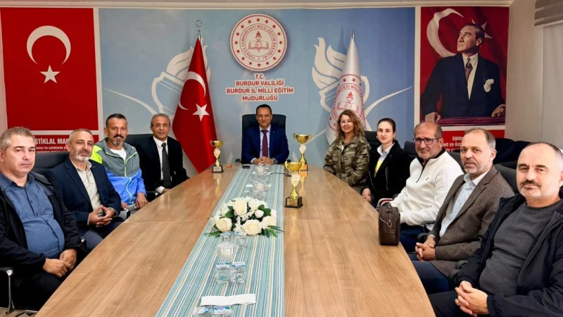 Burdur Milli Eğitim Müdürlüğü Masa Tenisi Takımı Kamu Spor Oyunları'nda İl Birincisi Oldu