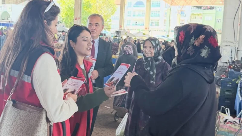 Burdur Sosyal Hizmet Merkezi Ekipleri Salı Pazarı'nda Vatandaşlarla Buluştu