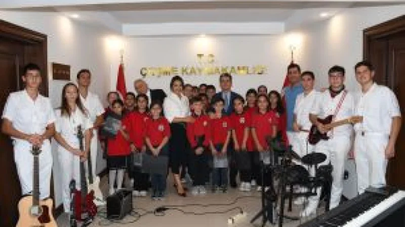 Çeşme Kaymakamlığı Koridorlarında Müzik Sesleri Yankılandı
